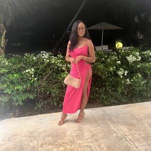 Sexy vacation or date night dress. Only worn once